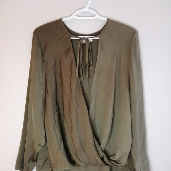 Urban Outfitters Silence and Noise Satin Two Tone Green Plunging Draped Blouse M - Picture 7 of 16